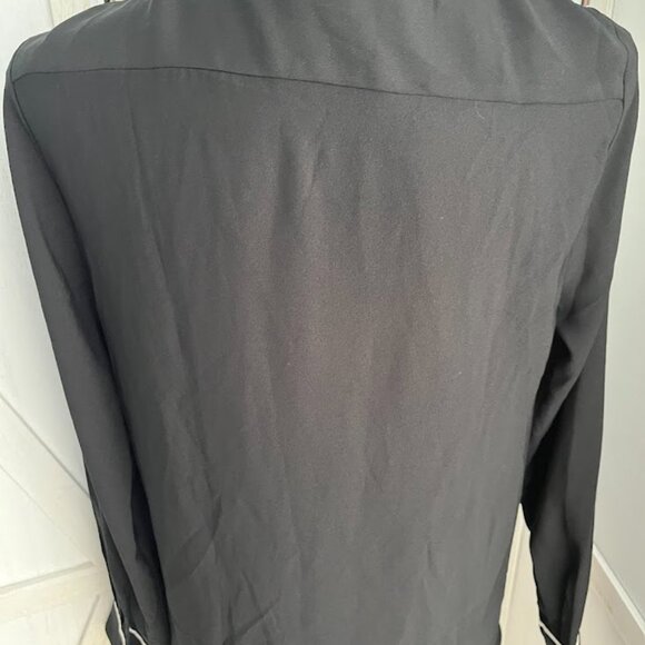 Sexy, sheek Ann Taylor Blouse - Picture 4 of 5